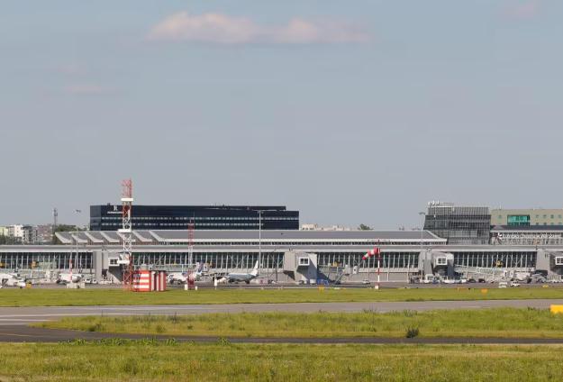 因“计划外军事行动” 波兰4个主要机场临时关闭
