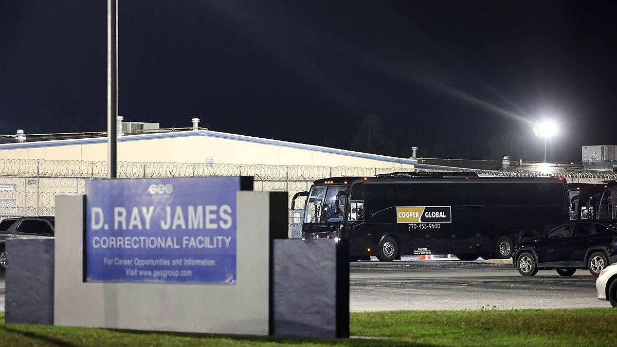 300余名获释韩国公民乘包机离美返韩