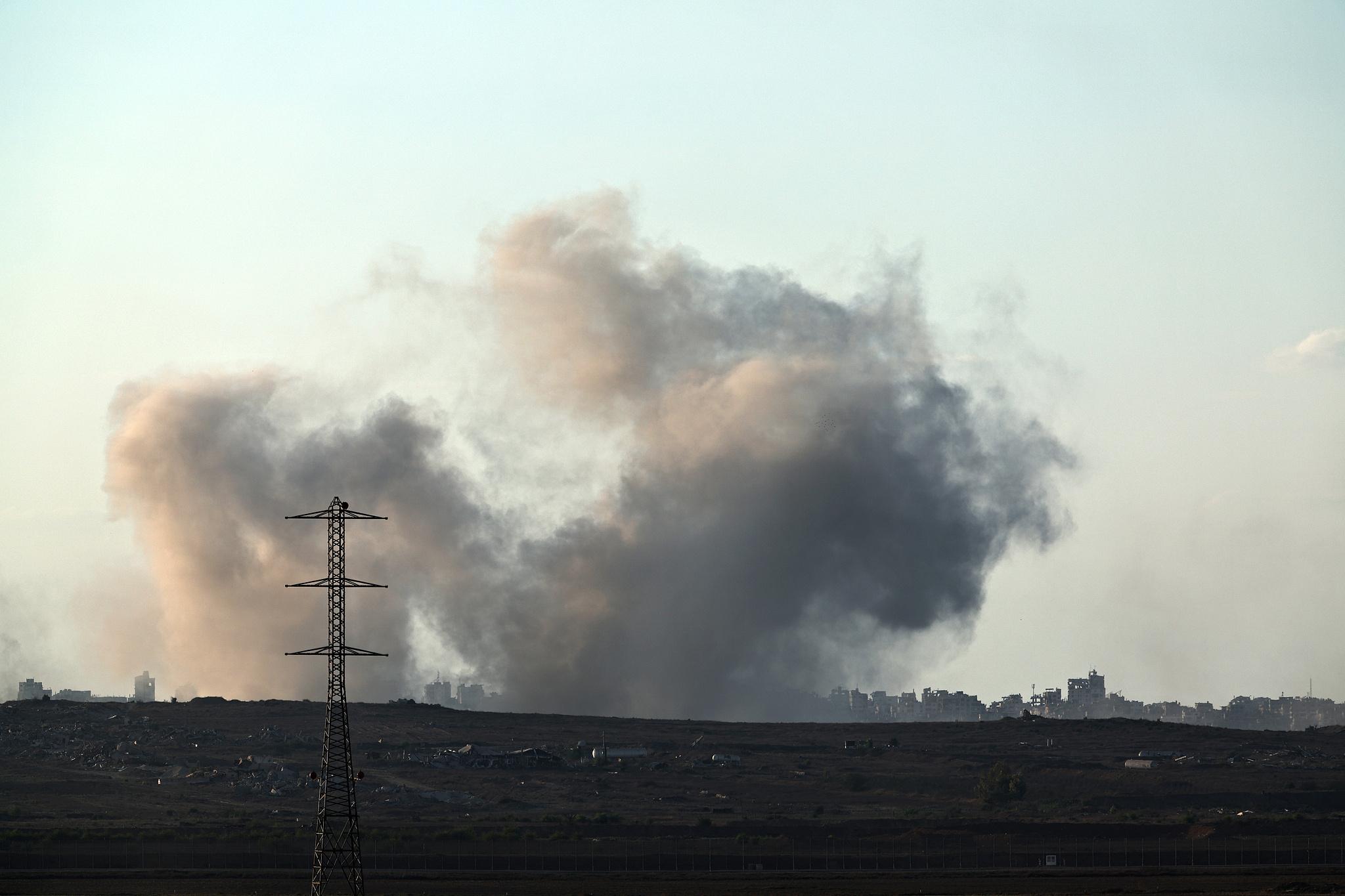 担心被扣押人员命运 数千人在内塔尼亚胡住所外抗议