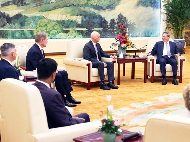 李强会见美国国会众议员代表团
