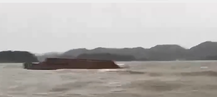 菲律宾北部一渔船倾覆 已致1人死亡