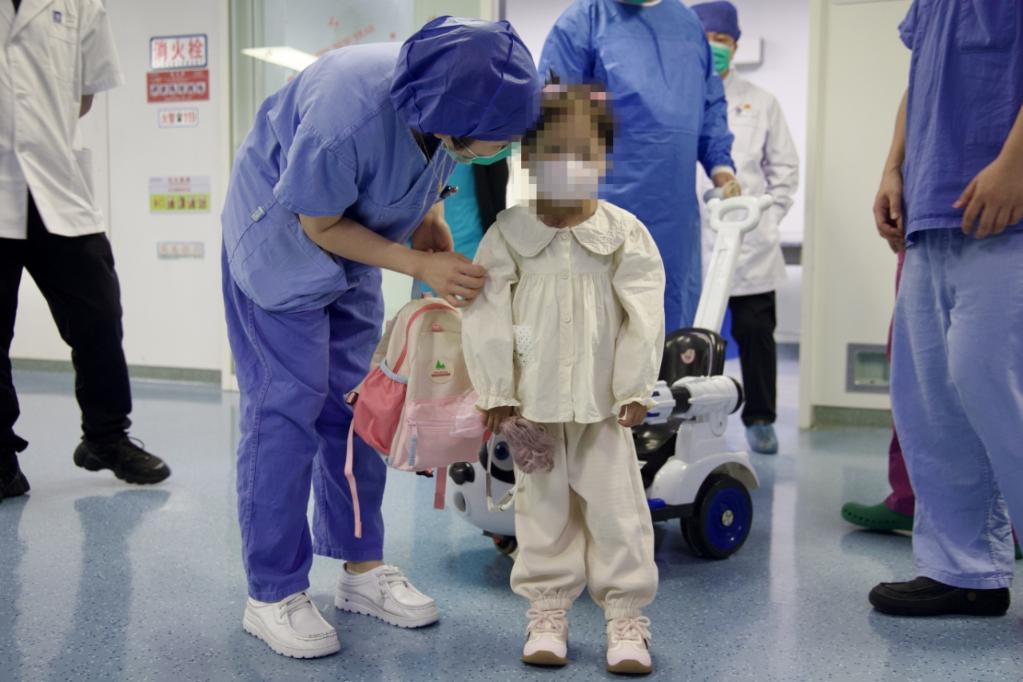 中国自主研发儿童型“人工双心”成功植入