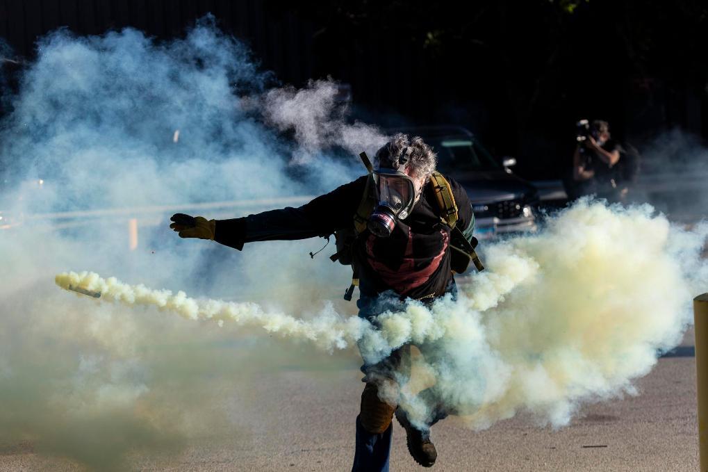 捆束儿童、使用催泪弹 美联邦机构激进执法遭抗议