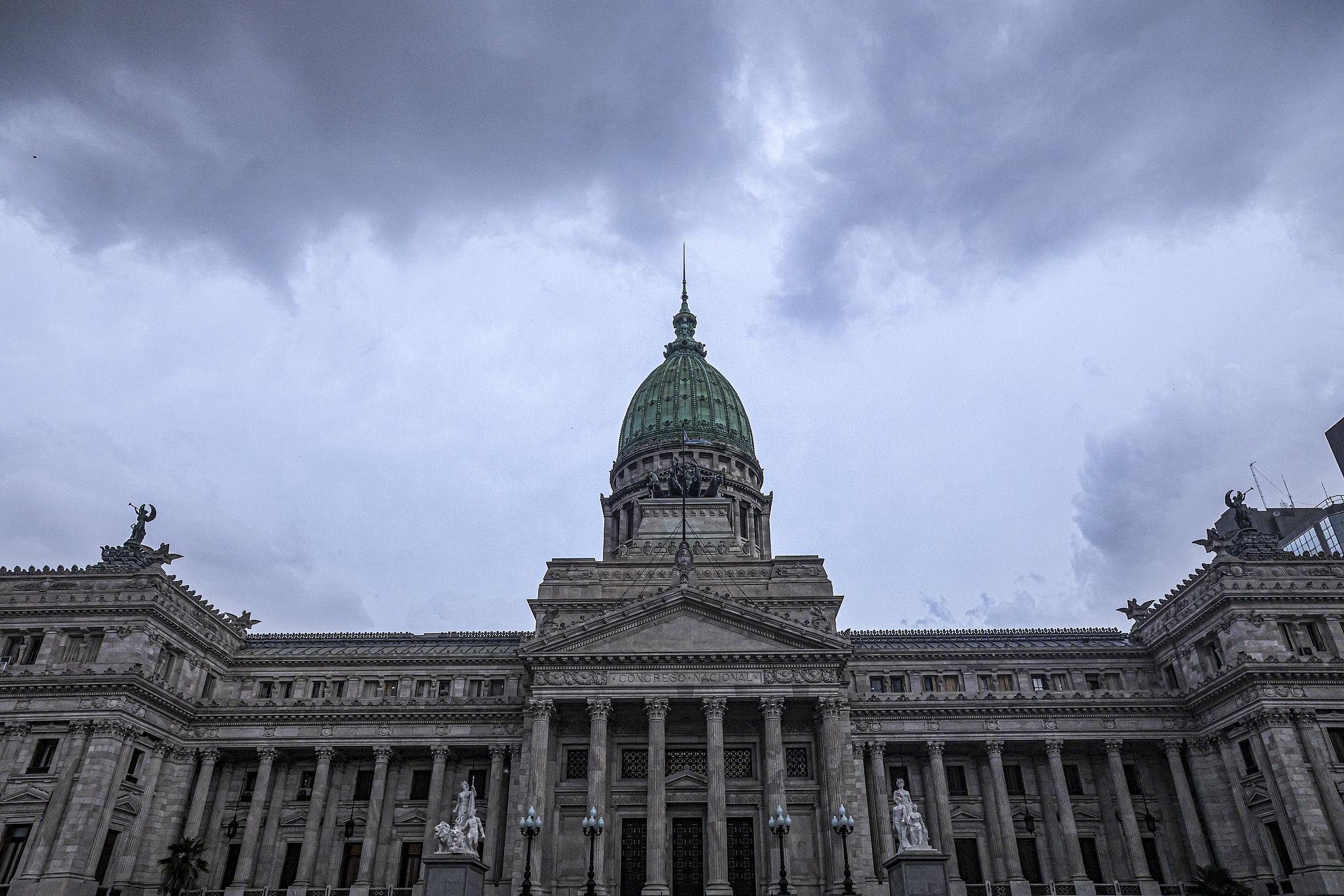 阿根廷众议院通过限制总统令法案