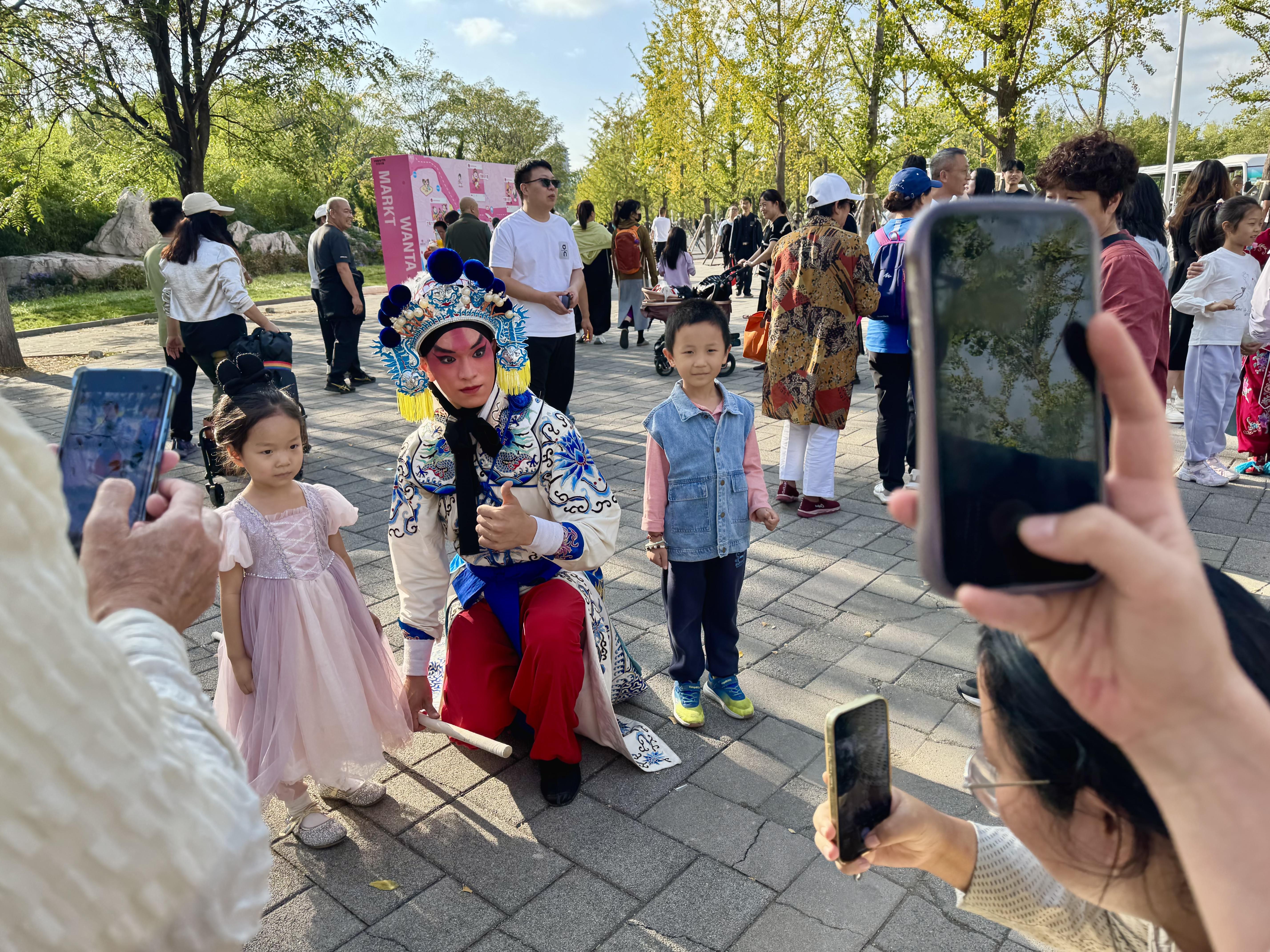 “双节”消费新趋势：文化添彩、赛事引流、县域红火