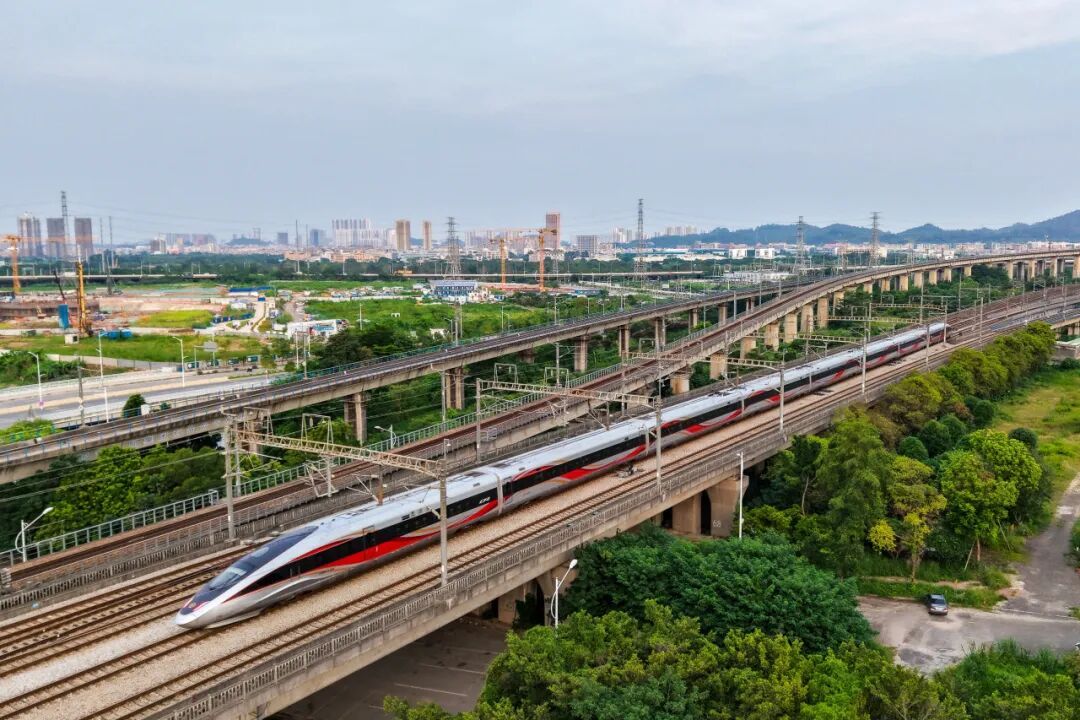 国庆中秋假期 全国铁路发送旅客2.13亿人次