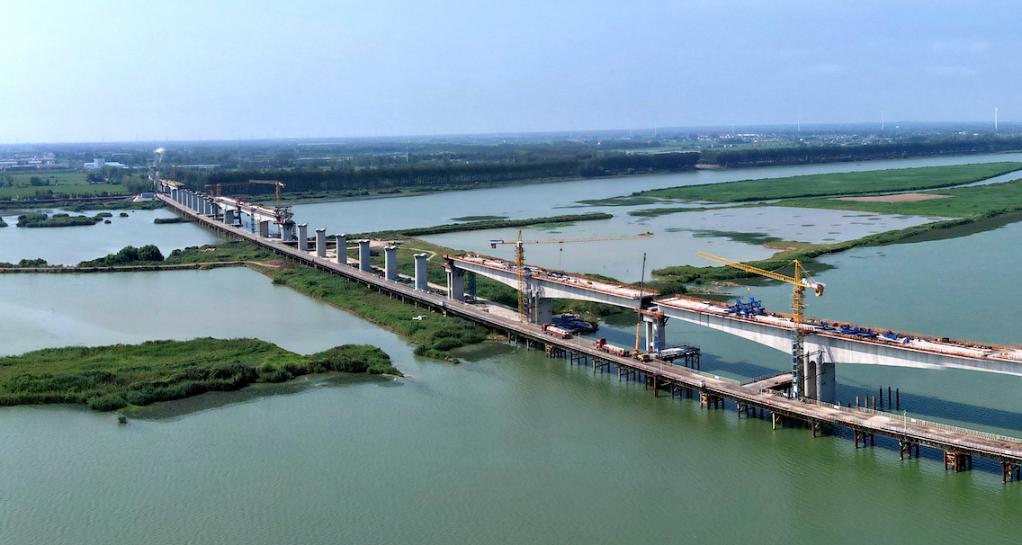 宁淮城际铁路跨淮河入江水道段连续梁全部合龙