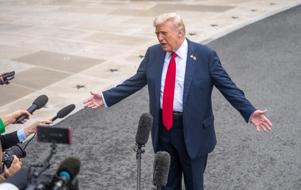 特朗普威胁普京：不停战就送乌“大杀器”，射程可覆盖莫斯科