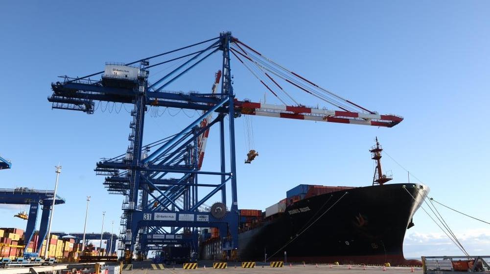 中欧北极快航航线首艘货船抵达波兰