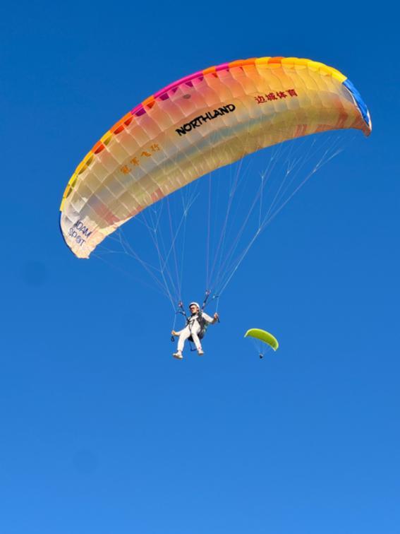 中国选手夺得滑翔伞定点世锦赛团体、个人双金