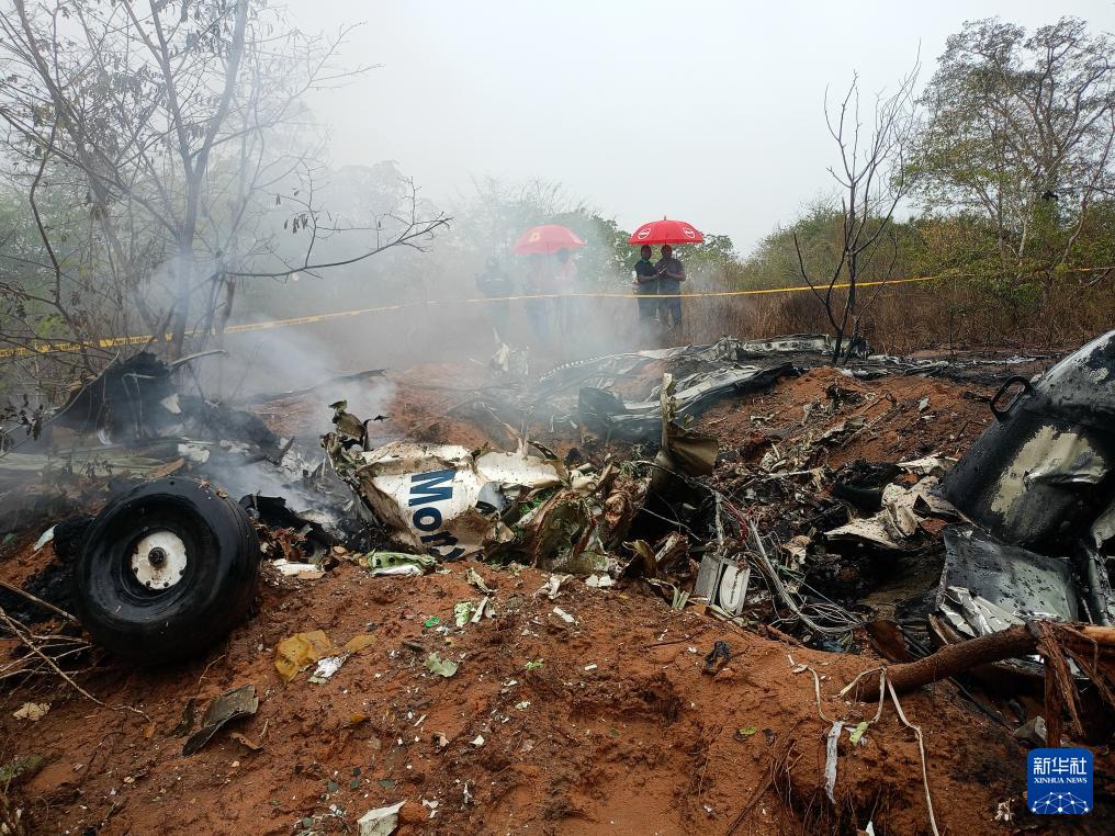 肯尼亚一小型飞机坠毁 机上12人全部遇难