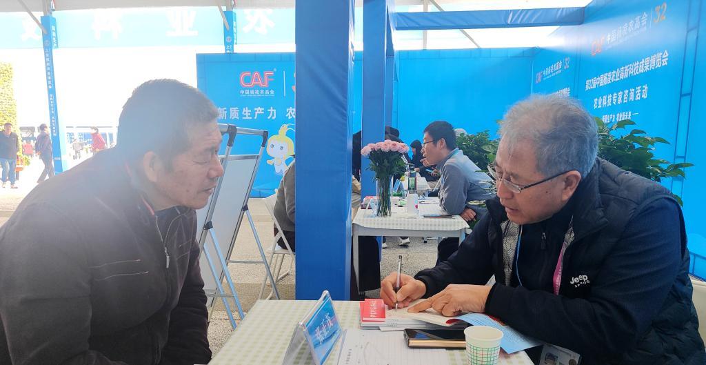 特写：科技与土地的“对话”——杨凌农高会上的观察