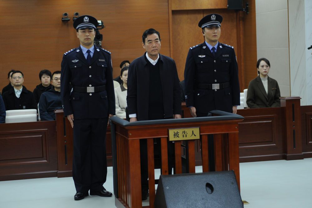 青海省委原常委、政法委原书记杨发森受贿案一审宣判