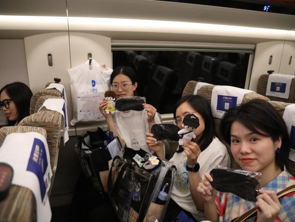 “歌迷专列”，浪漫启程