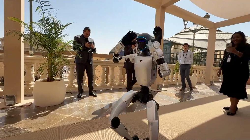 中国人形机器人亮相沙特“未来投资倡议”大会