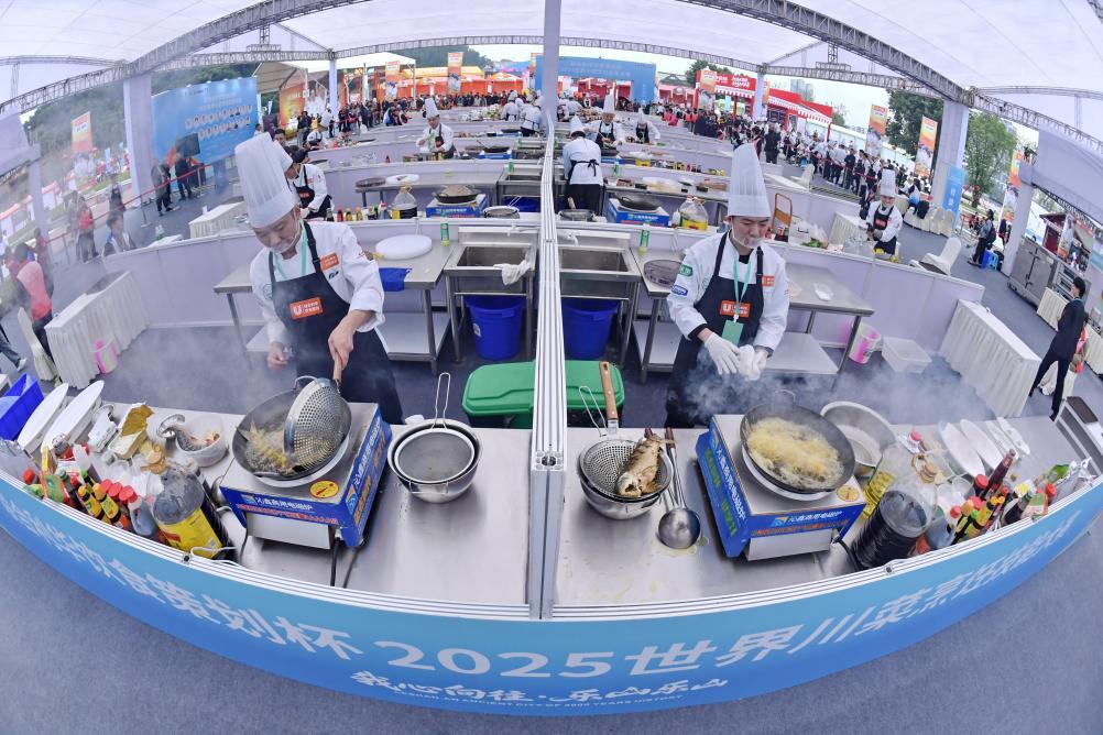 新华鲜报丨“小吃”不小！百年川菜开启“因食而旅”新图景