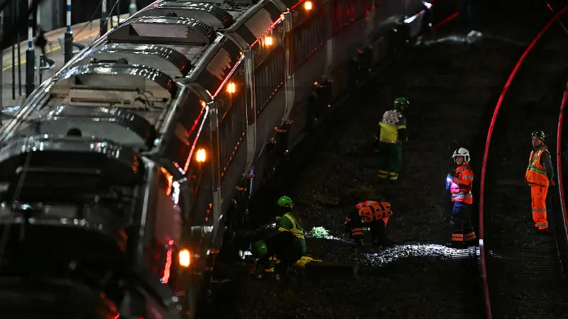 英国火车袭击事件致数人重伤 反恐警察介入调查