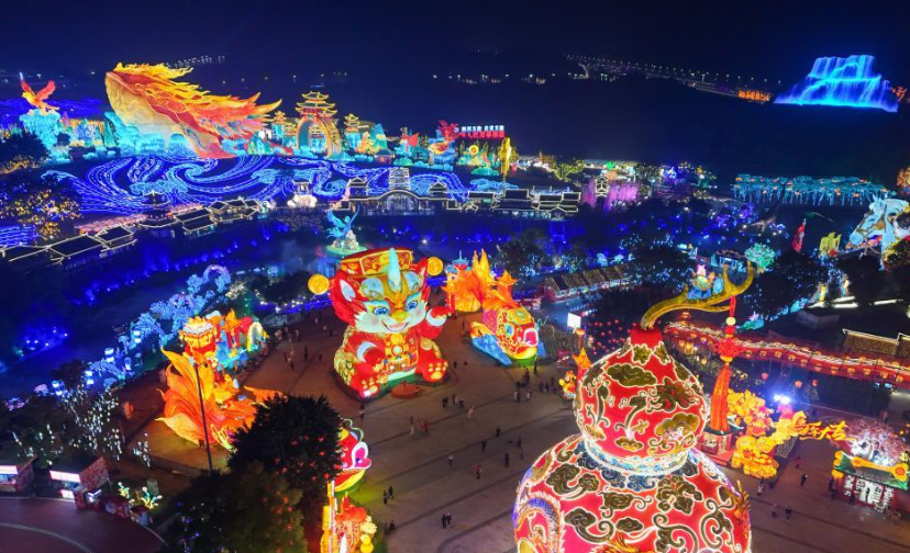 第32届自贡国际恐龙灯会亮灯