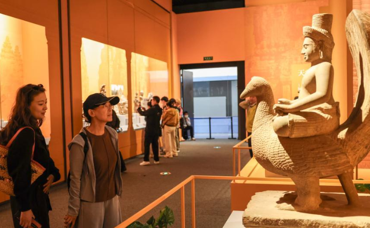 柬埔寨国家博物馆精美文物亮相海南