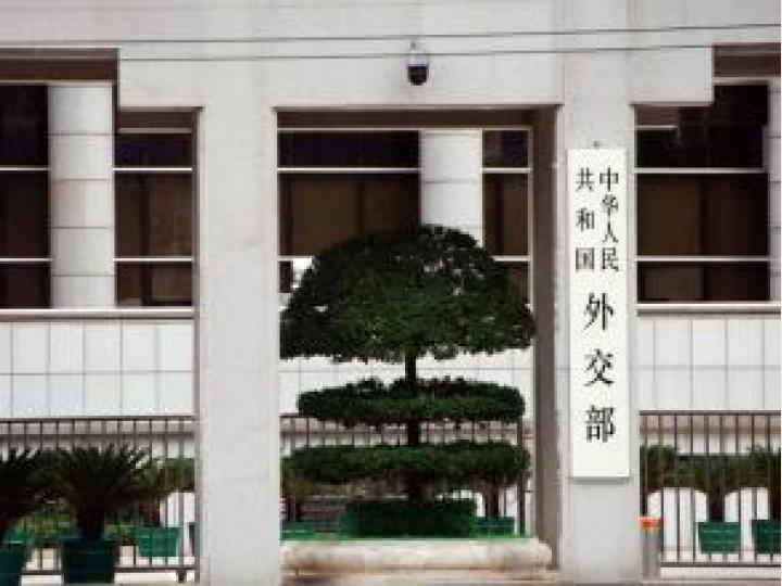 外交部发言人就反中乱港分子黎智英被判监禁20年答记者问