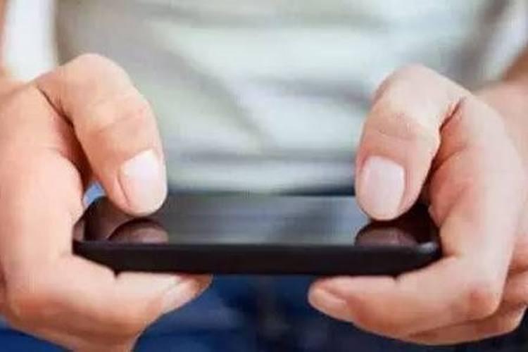 多国推出青少年“社媒禁令”，面临哪些挑战？