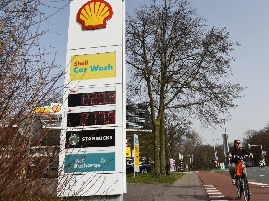 记者手记丨跨境加油、断供停业——荷兰民众感受高油价冲击