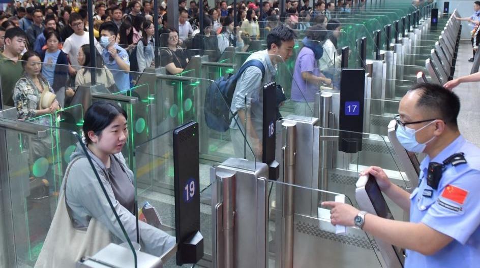 北京出入境人员总量较去年提前半月突破千万人次